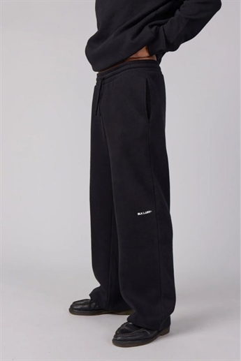 BLK.LAB11 - 11BASECAMP STRAIGHT SWEAT PANT - Black